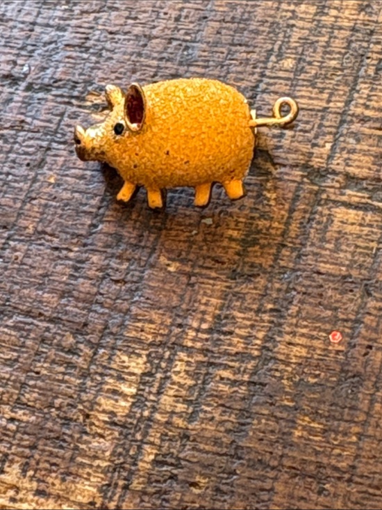 Jewelry - Adorable Vintage Yellow Textured Pig Pin/Brooch/Lapel Pin